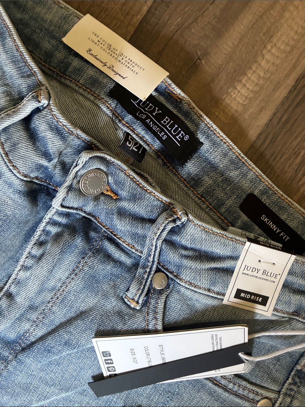 Judy Blue Light Wash Mid-Rise Destroyed Skinny Jeans- NWT- Size 5/27 - Picture 2 of 15